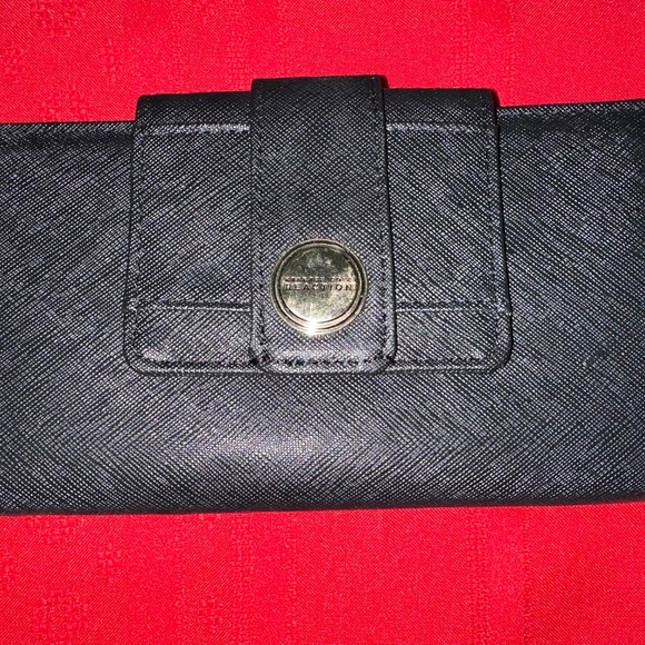 NWT Kenneth Cole Ladies Black Wallet - Picture 1 of 3